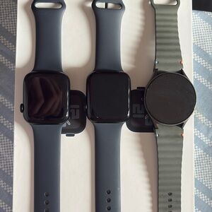 2 Apple watches SE2
1 samsung watch GW7